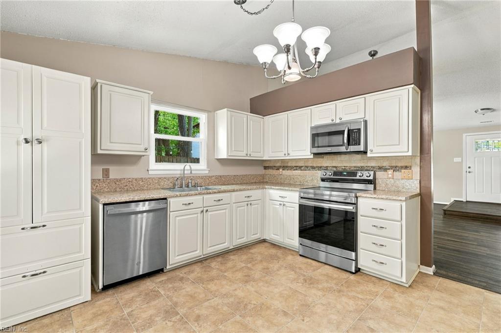 1004 Myrtle Ct Property Photo 9