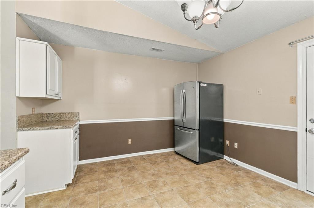 1004 Myrtle Ct Property Photo 11