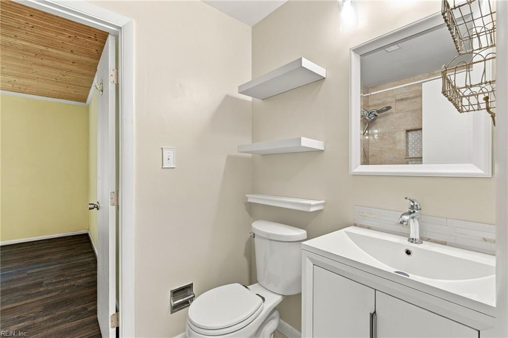 1004 Myrtle Ct Property Photo 12