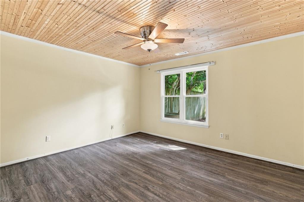 1004 Myrtle Ct Property Photo 13