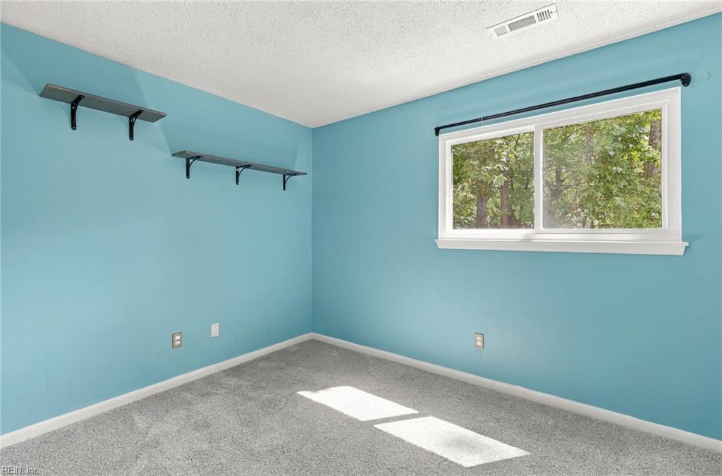 1004 Myrtle Ct Property Photo 19