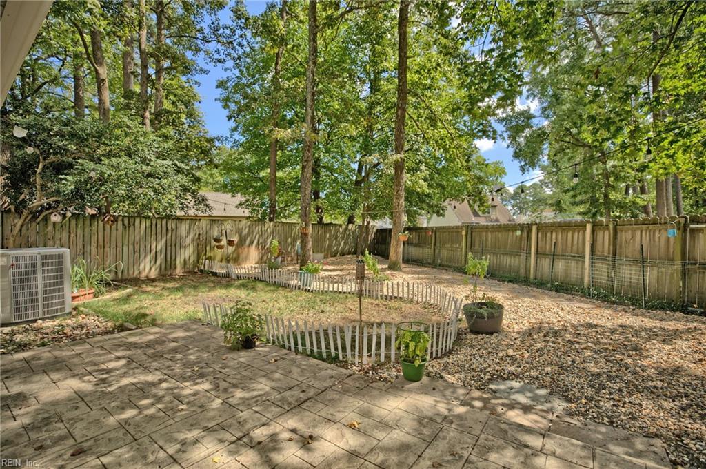 1004 Myrtle Ct Property Photo 24