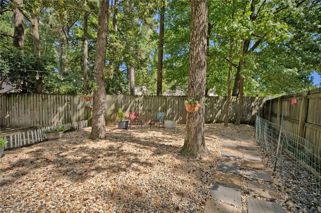1004 Myrtle Ct Property Photo 26