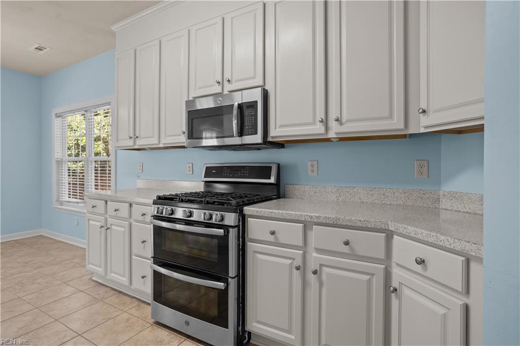 1128 Sheppard Ave Property Photo 4