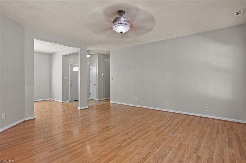 1128 Sheppard Ave Property Photo 11