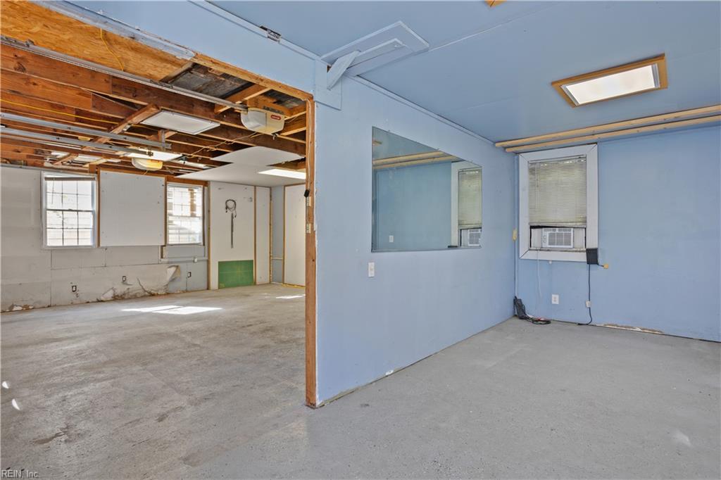 1128 Sheppard Ave Property Photo 28