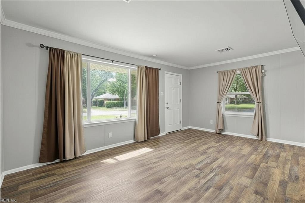 13 Neville St Property Photo 4