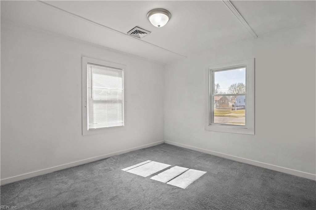 13 Neville St Property Photo 9