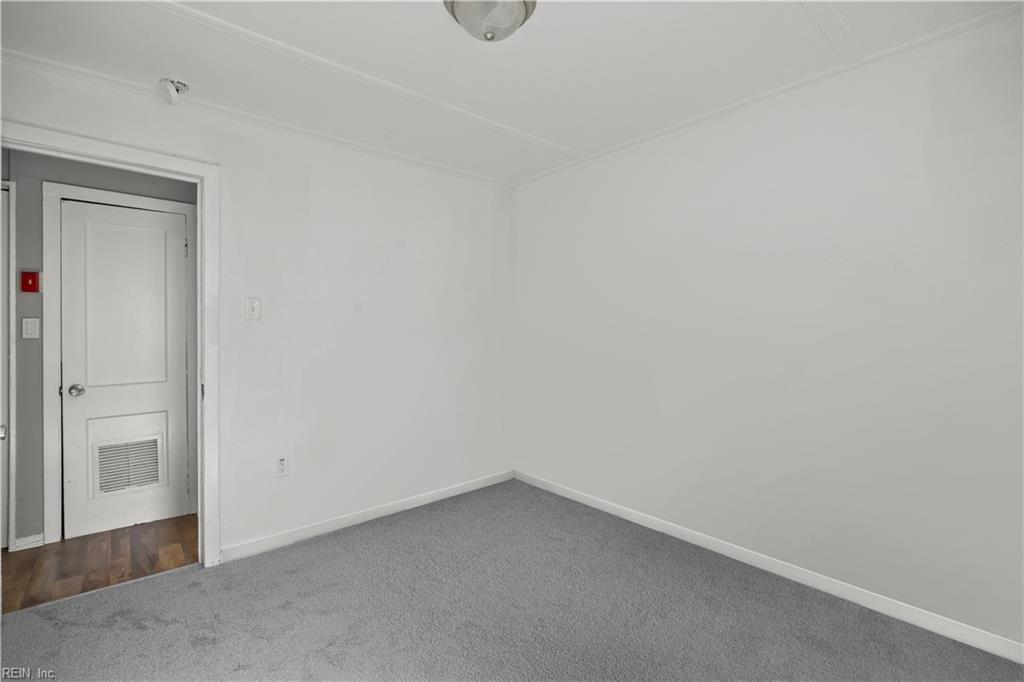 13 Neville St Property Photo 13