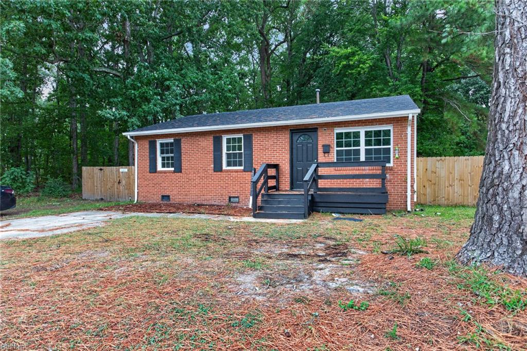 2323 Andrews Blvd Property Photo 3