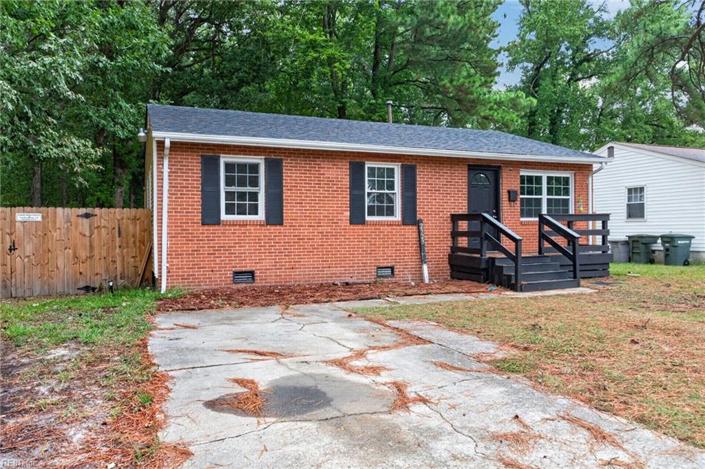 2323 Andrews Blvd Property Photo 4