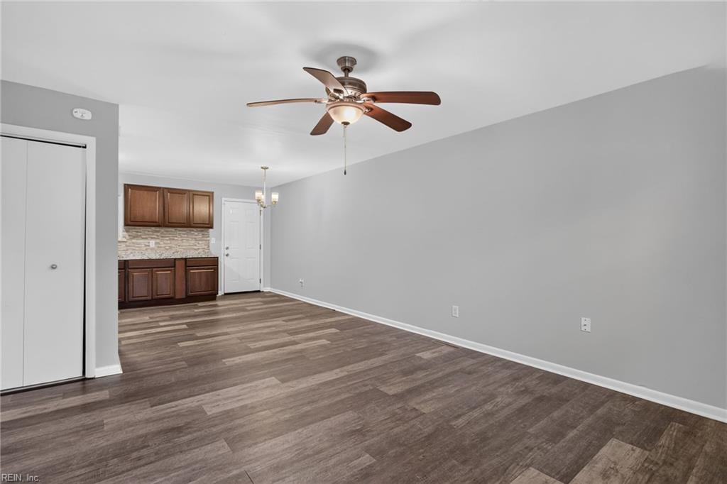 2323 Andrews Blvd Property Photo 6