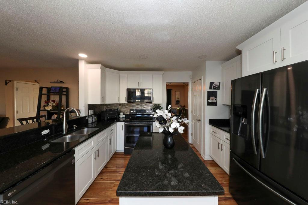 2080 Maple Leaf Cres Property Photo 14