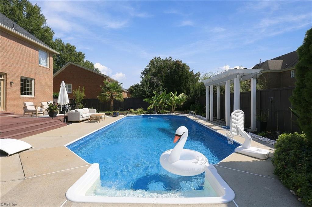 4413 Liam Close Dr Property Photo 4