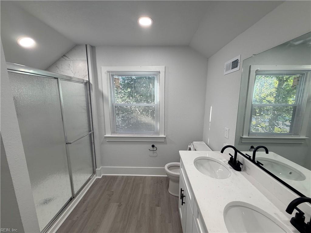 2106 Richmond Ave Property Photo 9