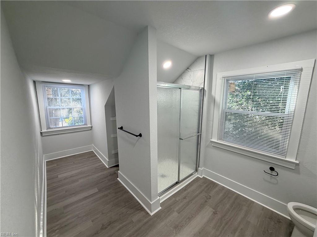 2106 Richmond Ave Property Photo 14