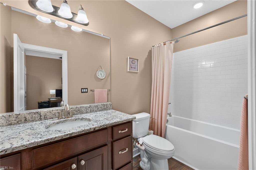 302 Thornwood Dr Property Photo 13