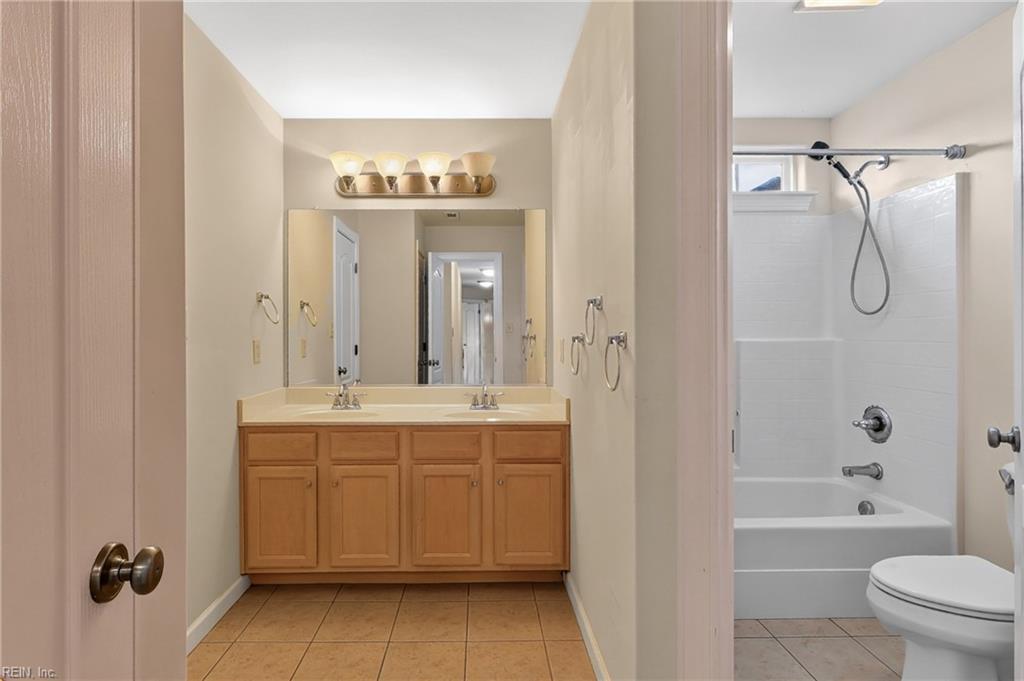 2413 Caitlan Loch Ln Property Photo 39