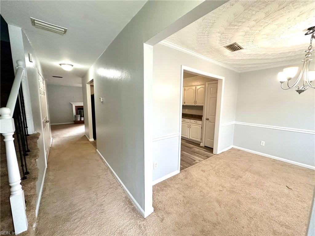 3947 Wyckoff Dr Property Photo 3