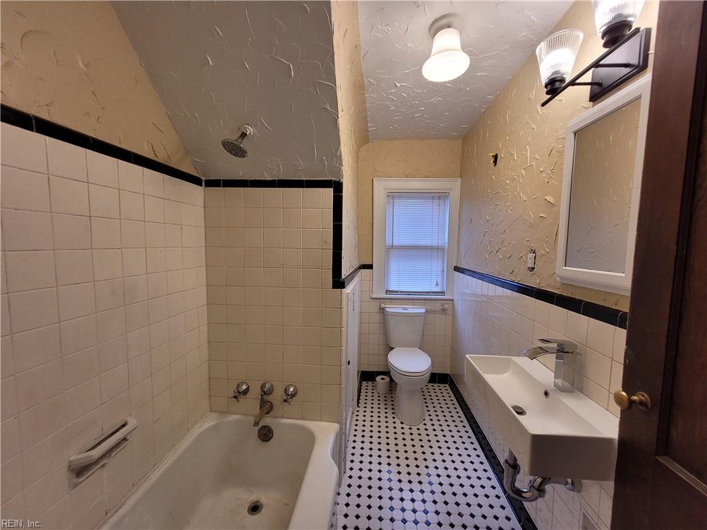 359 Broad St Property Photo 13