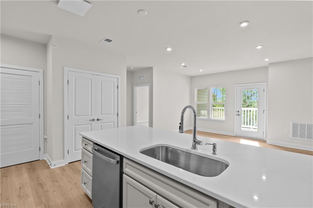 7102 Bridgeway Dr Property Photo 3