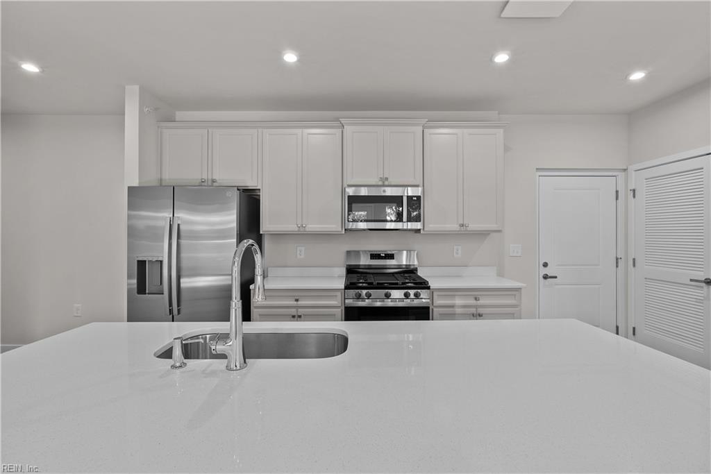 7102 Bridgeway Dr Property Photo 4