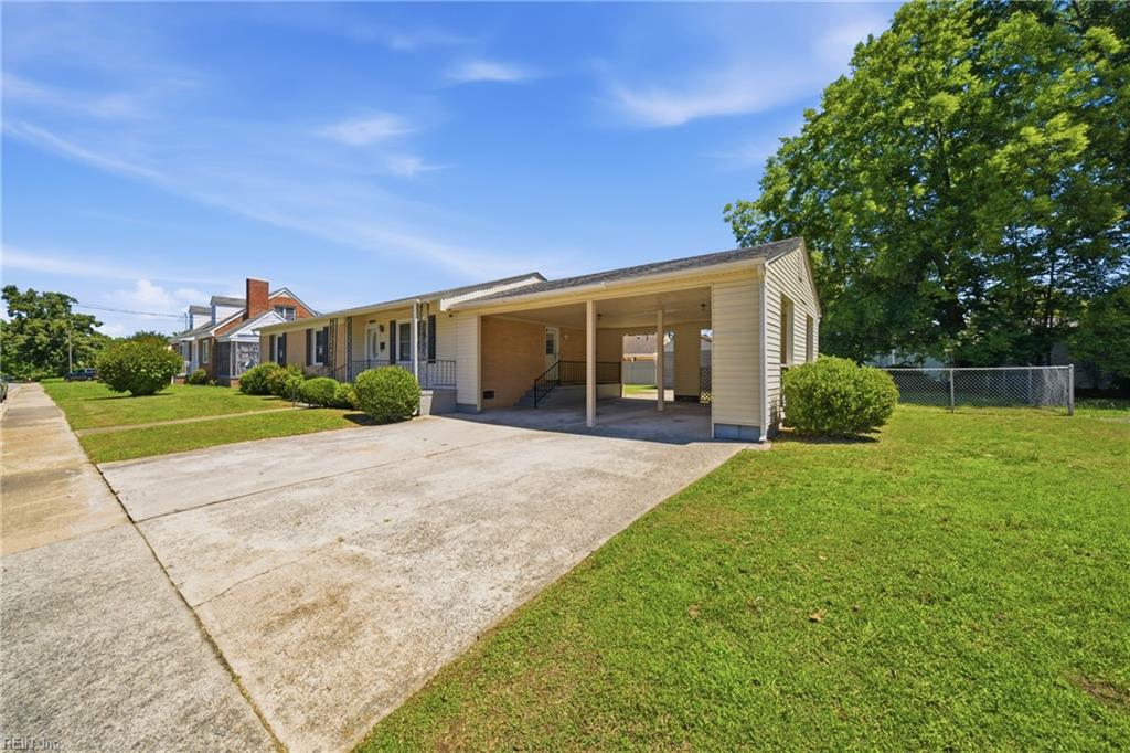 224 Hall St Property Photo 4
