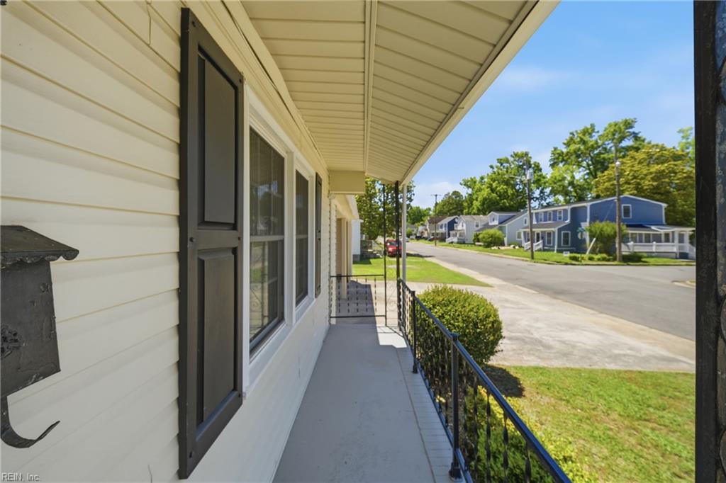 224 Hall St Property Photo 5