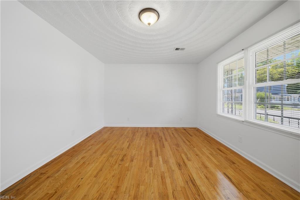 224 Hall St Property Photo 6