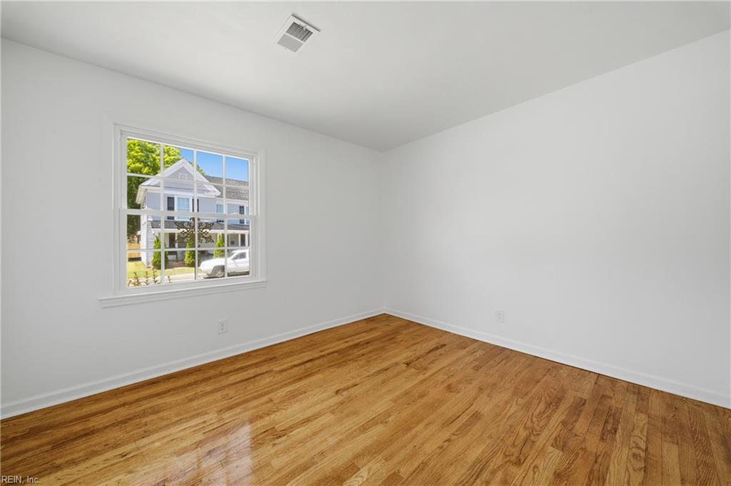 224 Hall St Property Photo 13
