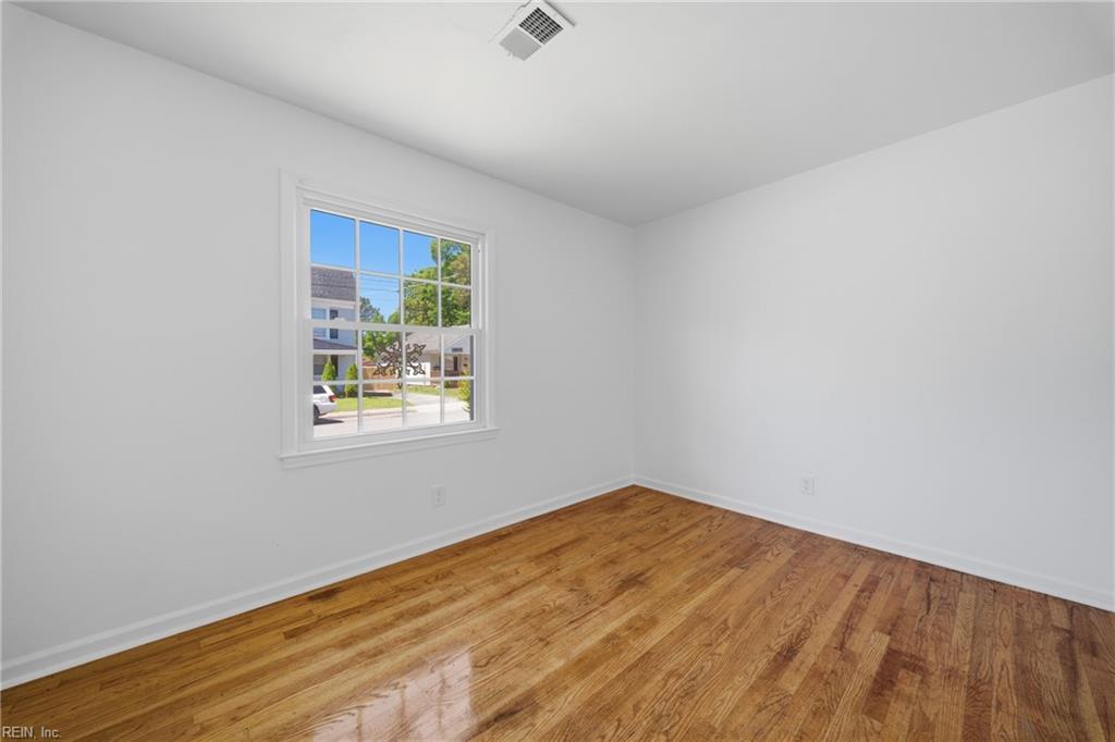 224 Hall St Property Photo 15