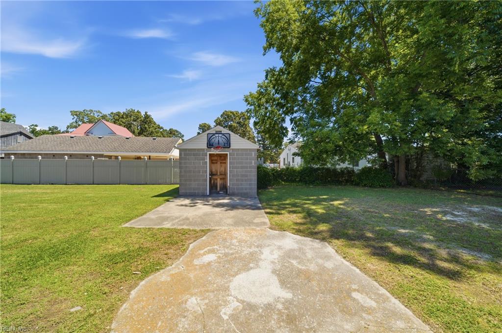 224 Hall St Property Photo 27