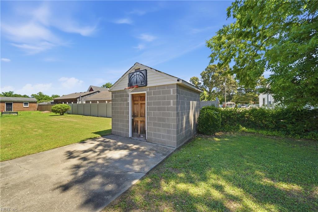 224 Hall St Property Photo 28