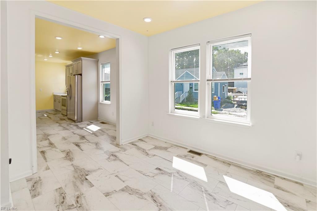 1825 Maple Ave Property Photo 3