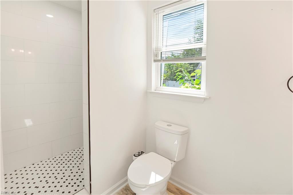 1825 Maple Ave Property Photo 19