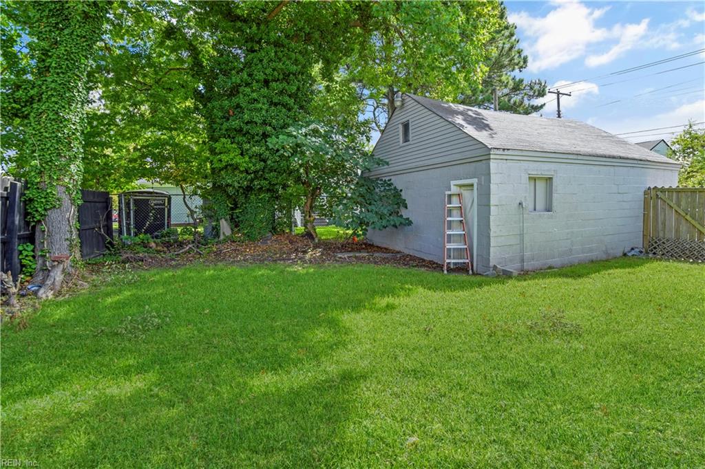 1825 Maple Ave Property Photo 33