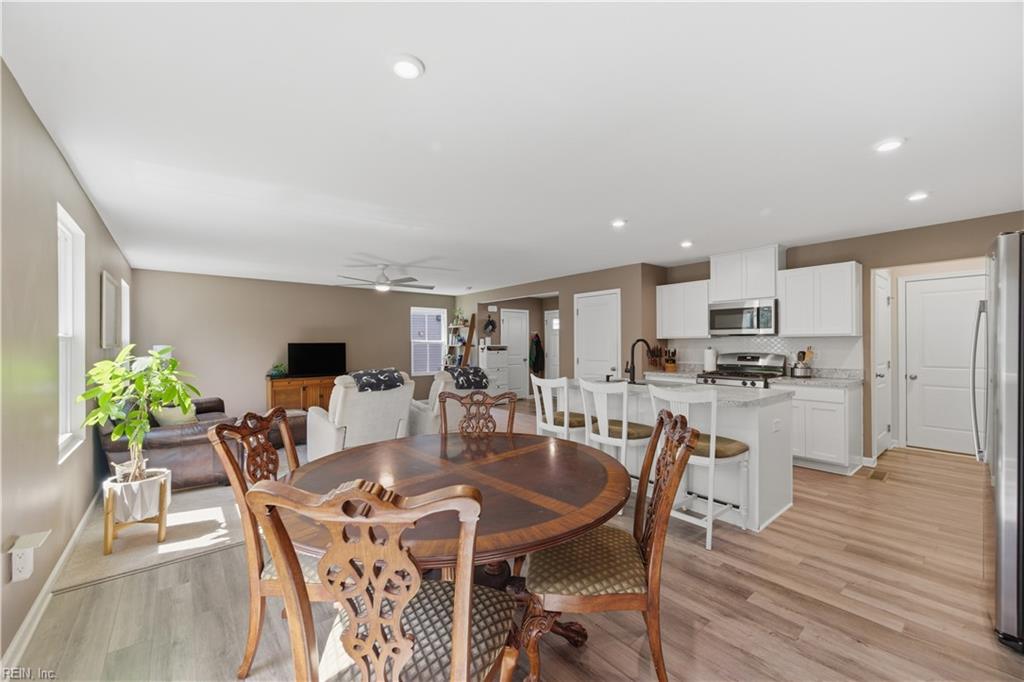206 Normandy Cres Property Photo 3