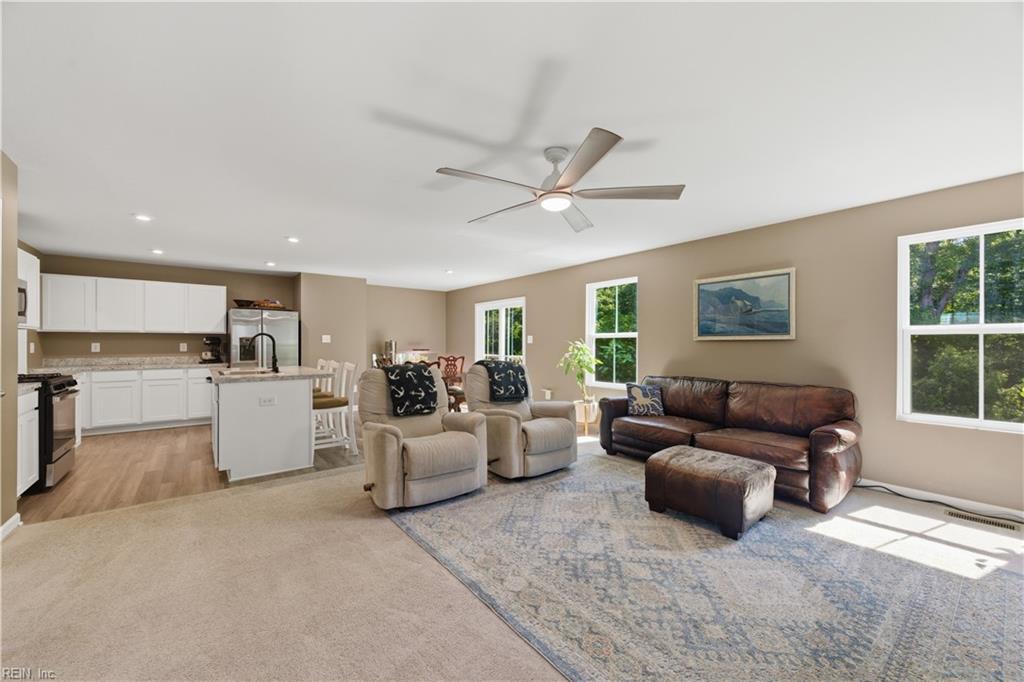 206 Normandy Cres Property Photo 10