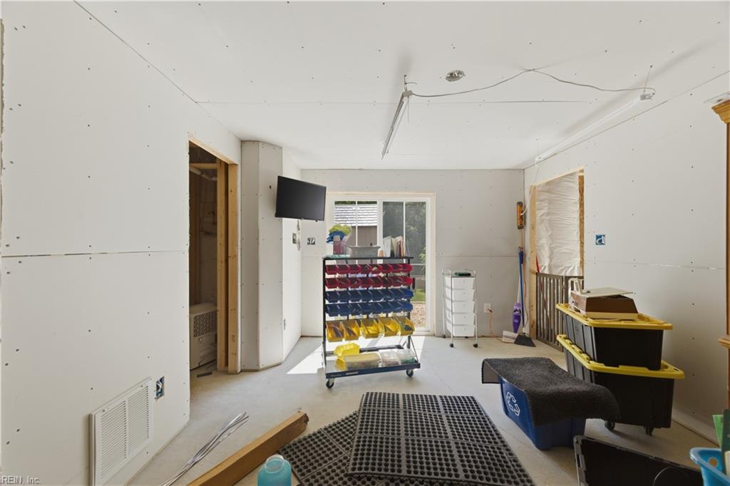 206 Normandy Cres Property Photo 34