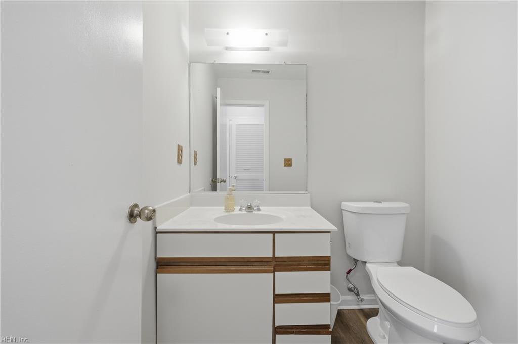 1600 Ocean Lakes Ct Property Photo 16