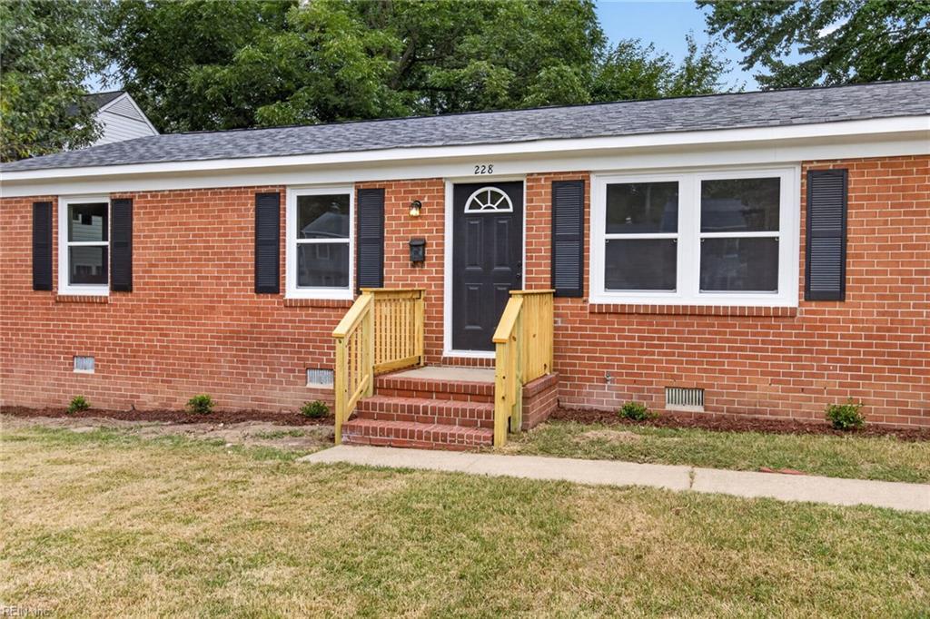 228 Colony Rd Property Photo 2