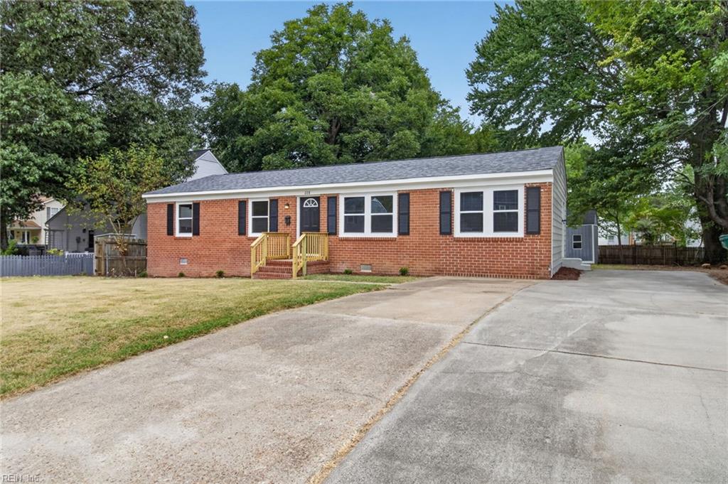 228 Colony Rd Property Photo 3