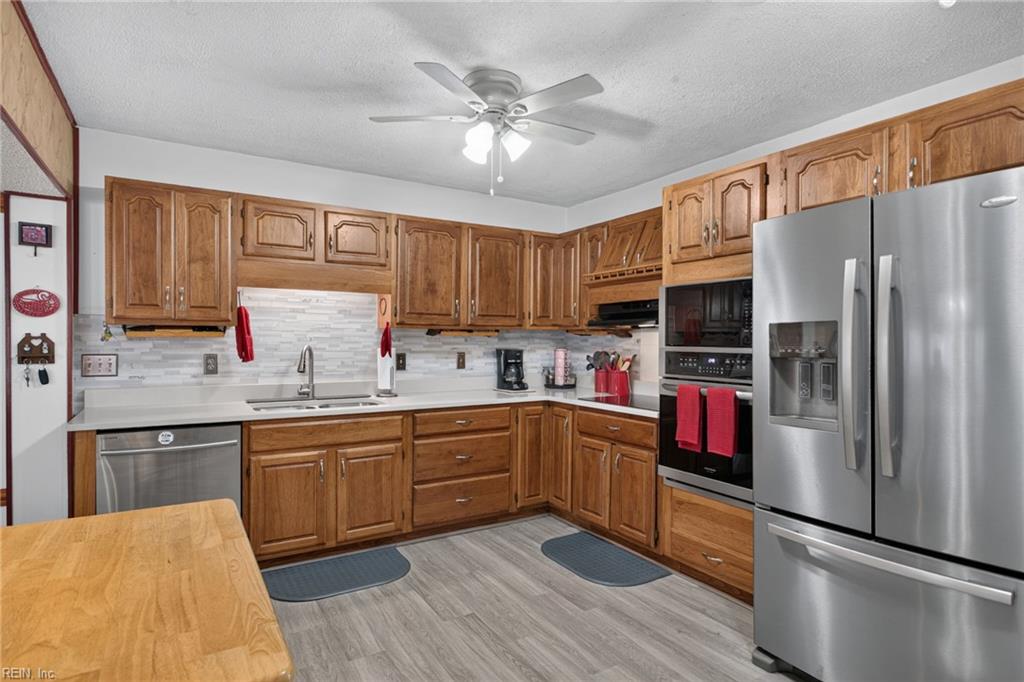 1203 Willowbrook Dr Property Photo 2