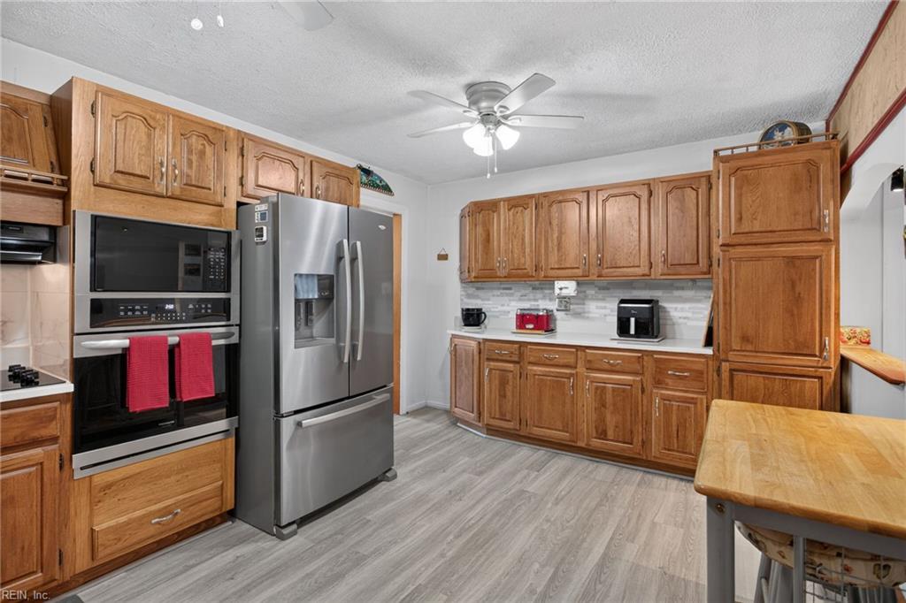 1203 Willowbrook Dr Property Photo 3