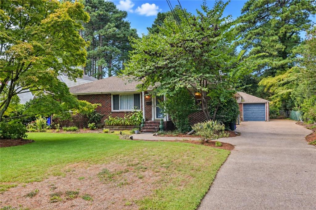 227 Sir Oliver Rd Property Photo 1