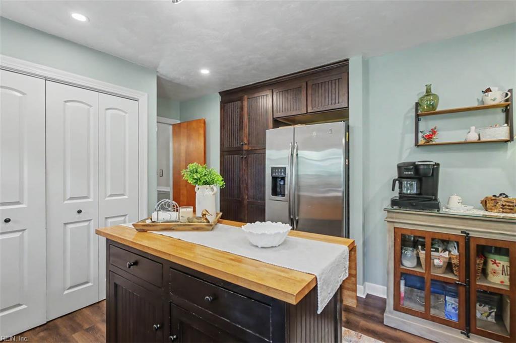 227 Sir Oliver Rd Property Photo 20