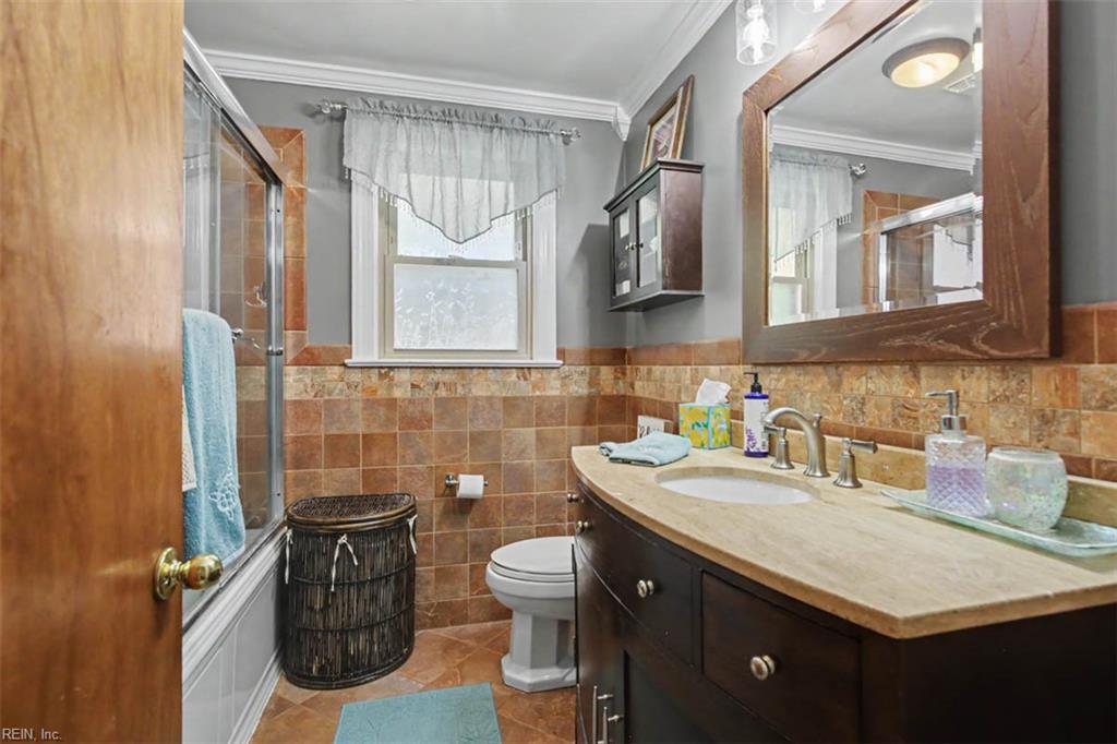 227 Sir Oliver Rd Property Photo 31