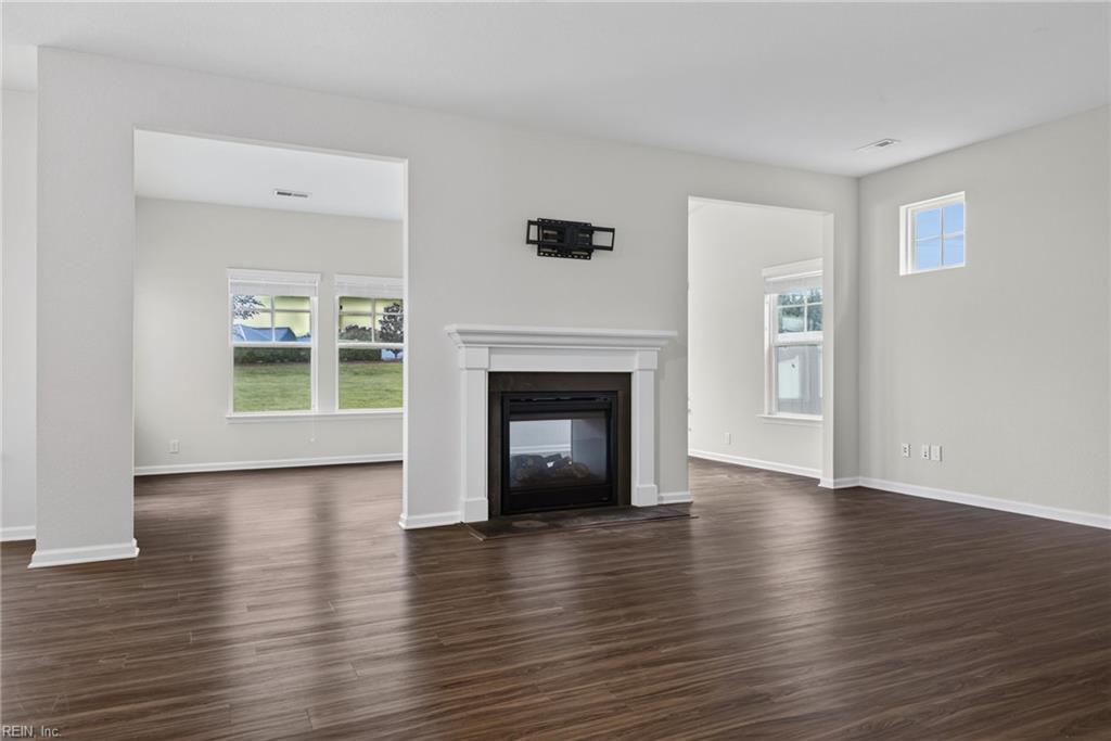 136 Meridian Pl Property Photo 9
