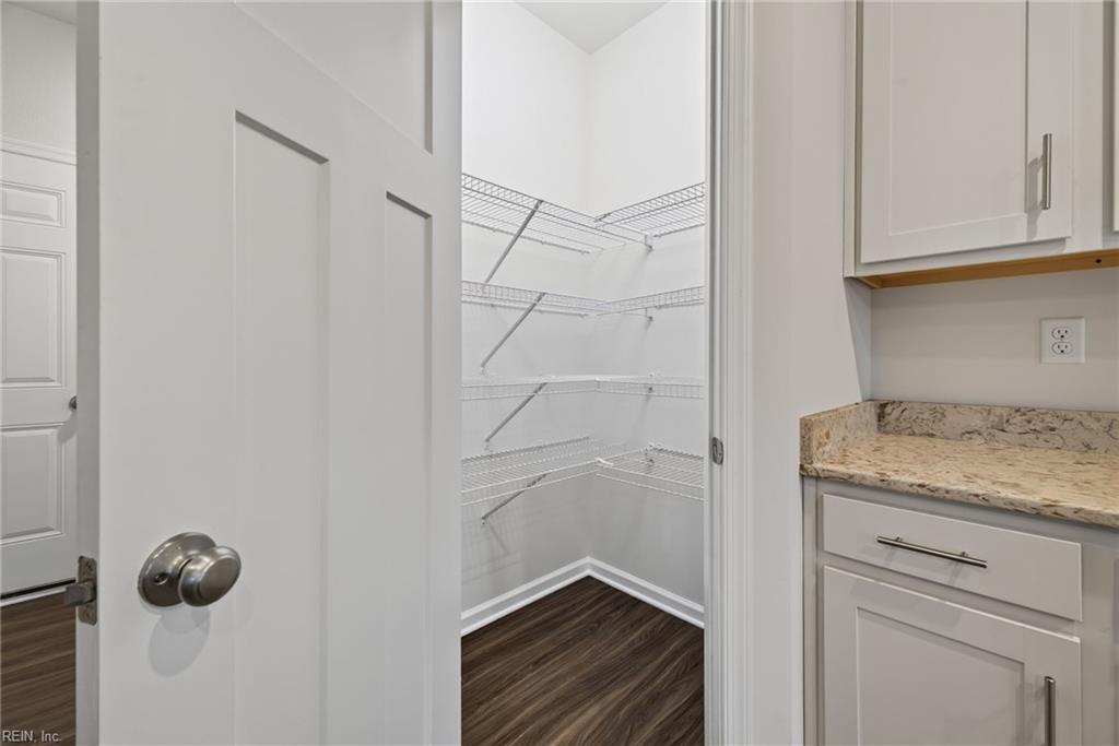 136 Meridian Pl Property Photo 18