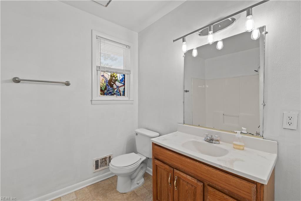4215 Bart St Property Photo 16